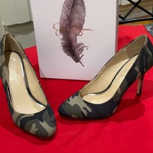 EUC Jessica Simpson Camouflage Heels - Size 7.5